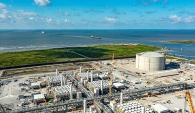 US natural gas futures climb on rising export demand