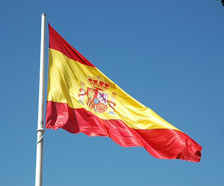 Este sábado ondeará la bandera gigante de España en la glorieta de la Pista
