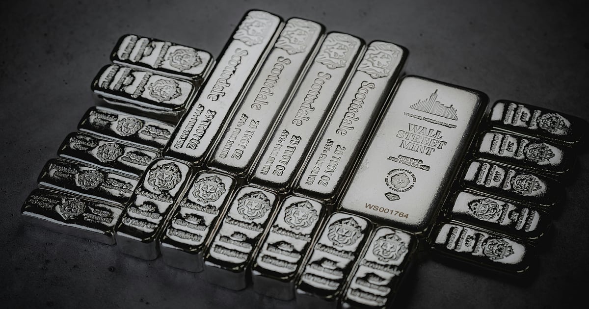 Silver Futures Hit New Record Of Rs 1.93 Lakh As Fed Rate Cut, Weak Dollar Lift Sentiment