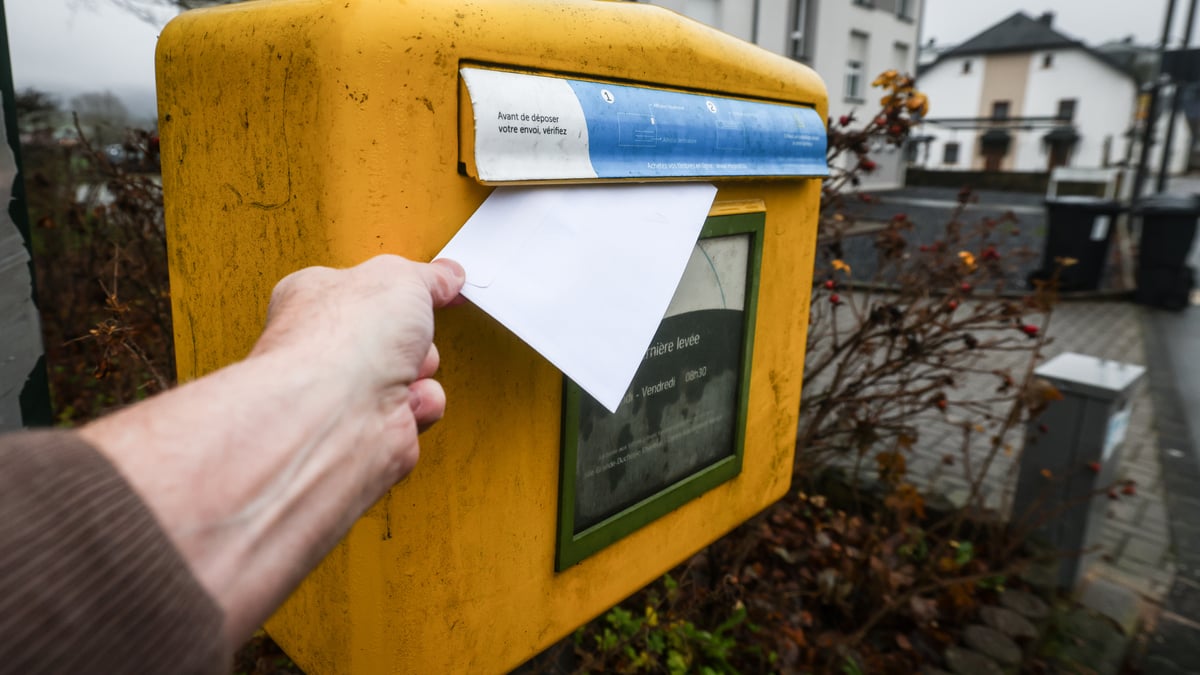 There are currently almost 1,100 Post Luxembourg letterboxes dotted around the Grand Duchy, despite a decline in the numbers of letter being sent