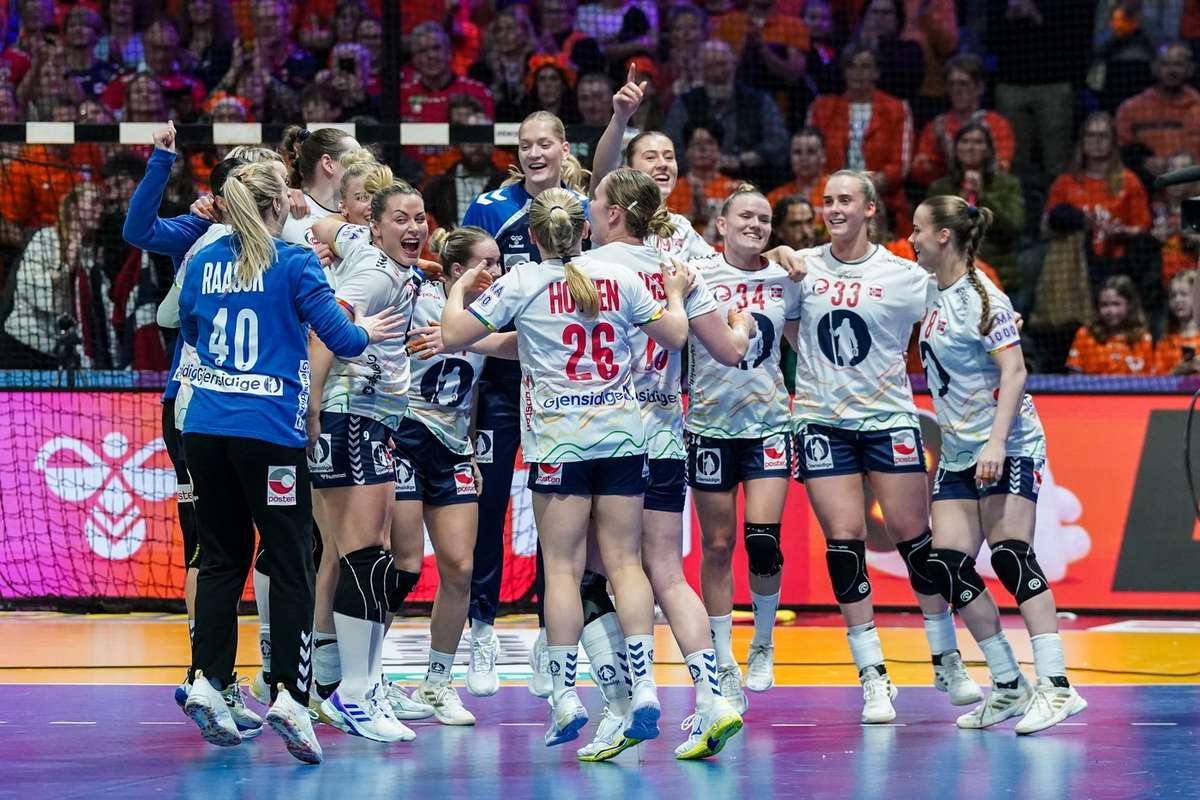 Norway silence partisan crowd in Rotterdam to move into World Championship Final