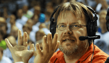 Abielus /r/Eesti reddditlased. Kas te kannate abielusõrmust? Pärast seda, kui sain teada, et Tarmo Tiisleril pole ühel käel ühte näppu - vist kuskil veepargis ronimisseinal jäi abielusõrmus külge ja tõmbas näpu küljest - on mul suht hirm nende ees? Või siis mingist väga nõrgast metallist oleks ok..