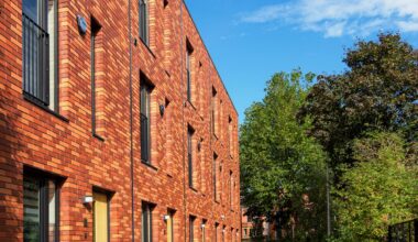 UK house prices slide £6,695 as anticipation builds over interest rate cuts