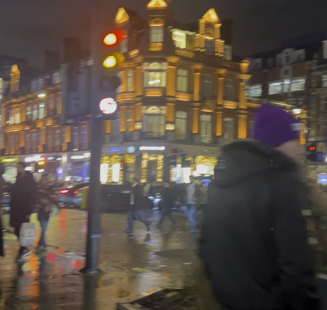 Wana come for walk on Oxford street right now??