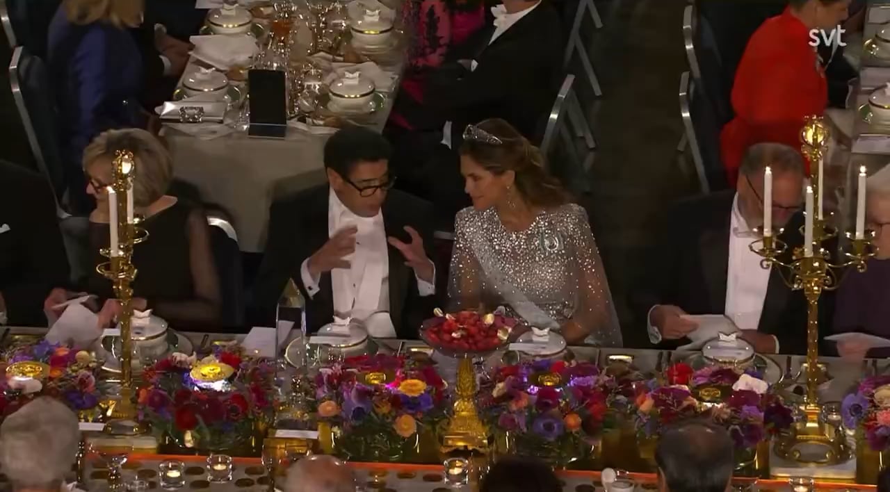 The way Princess Madeleine's dress and tiara sparkle in the light 🤩