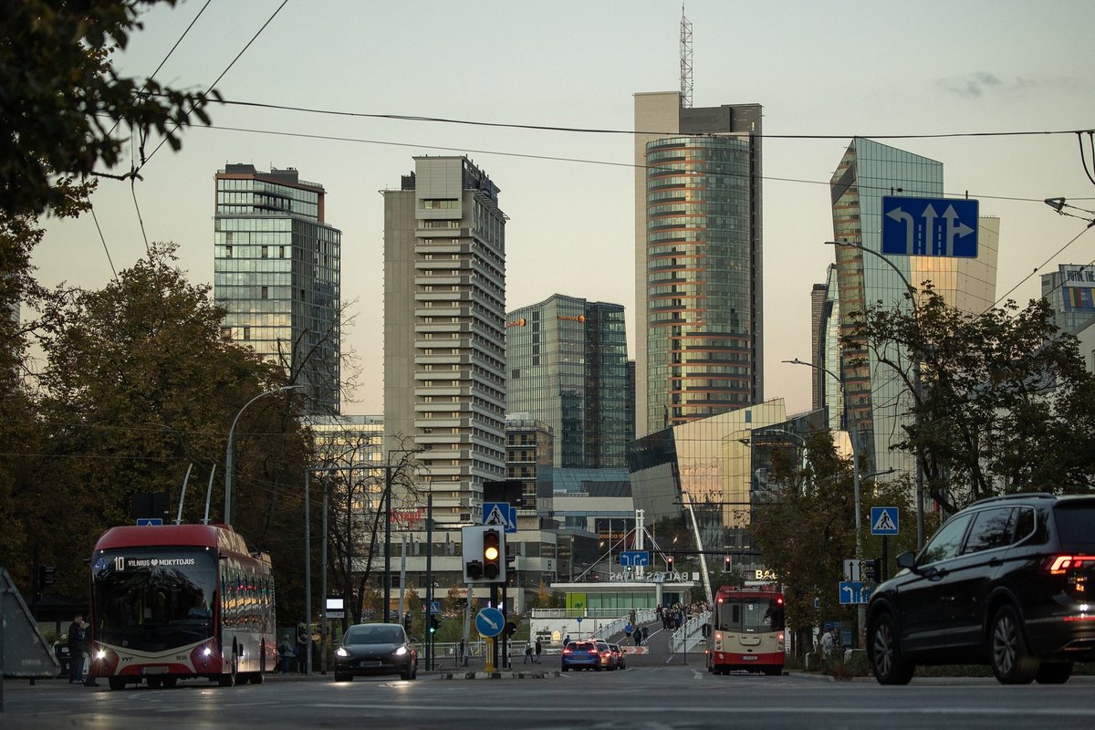 Economy continues to grow, though fluctuations are inevitable