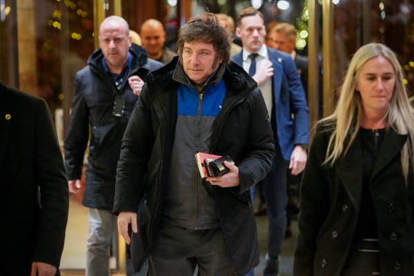 Oslo 20251209.
Argentinas president Javier Milei ankommer Grand Hotel i Oslo tirsdag ettermiddag.
Den venezuelanske opposisjonslederen María Corina Machado får prisen for sitt utrettelige arbeid for å sikre demokratiske rettigheter for folket i Venezuela, og for sin kamp for en rettferdig og fredelig overgang fra diktatur til folkestyre. Prisen deles ut under en seremoni i Oslo rådhus på onsdag.
Foto: Cornelius Poppe / NTB