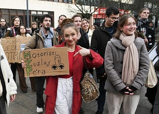 Studenti v Praze a dalších městech demonstrovali proti Motoristům v čele životního prostředí