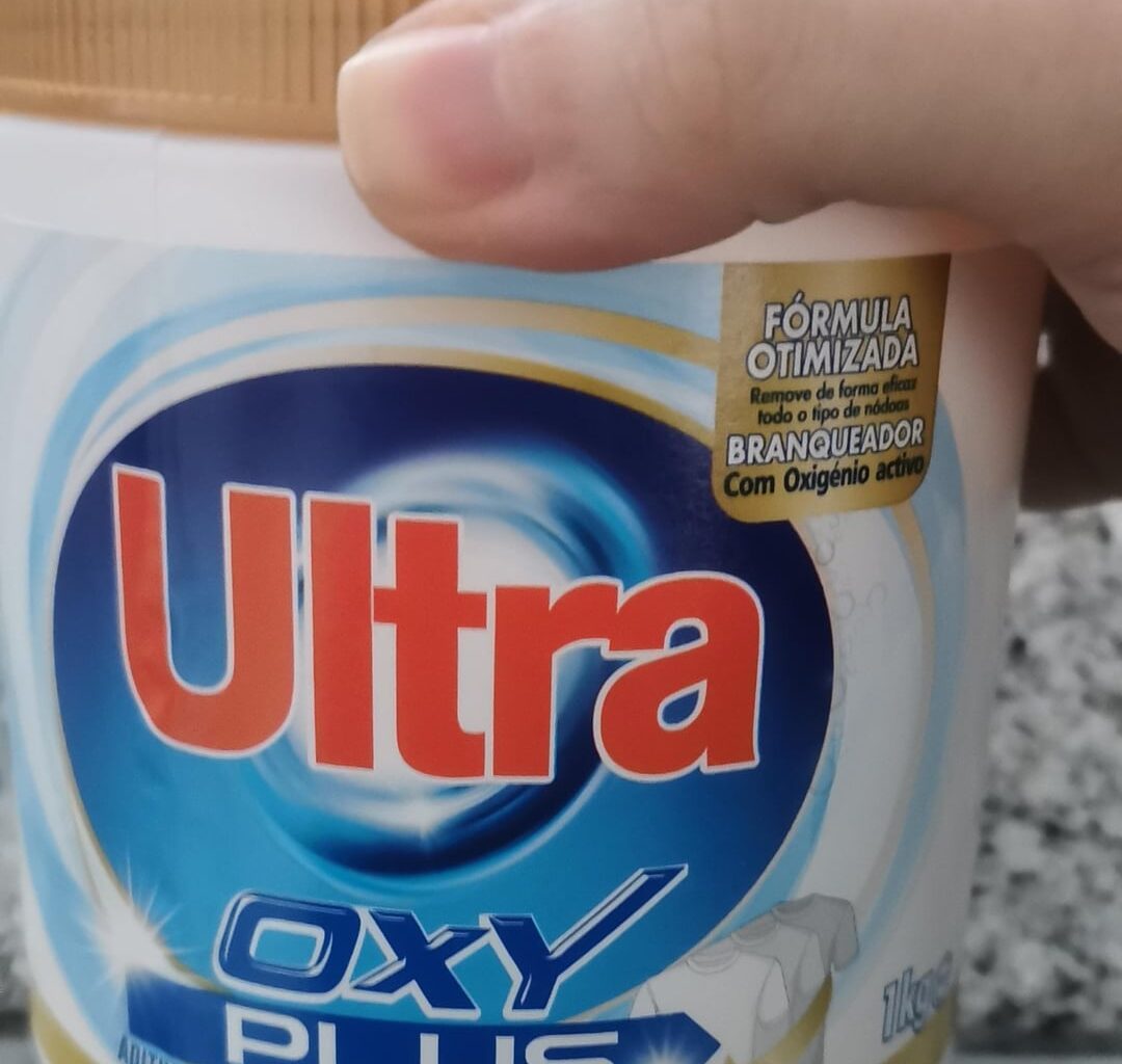 Aqui vai uma pergunta embaraçosa. Onde ponho este tira nódoas?