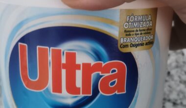 Aqui vai uma pergunta embaraçosa. Onde ponho este tira nódoas?