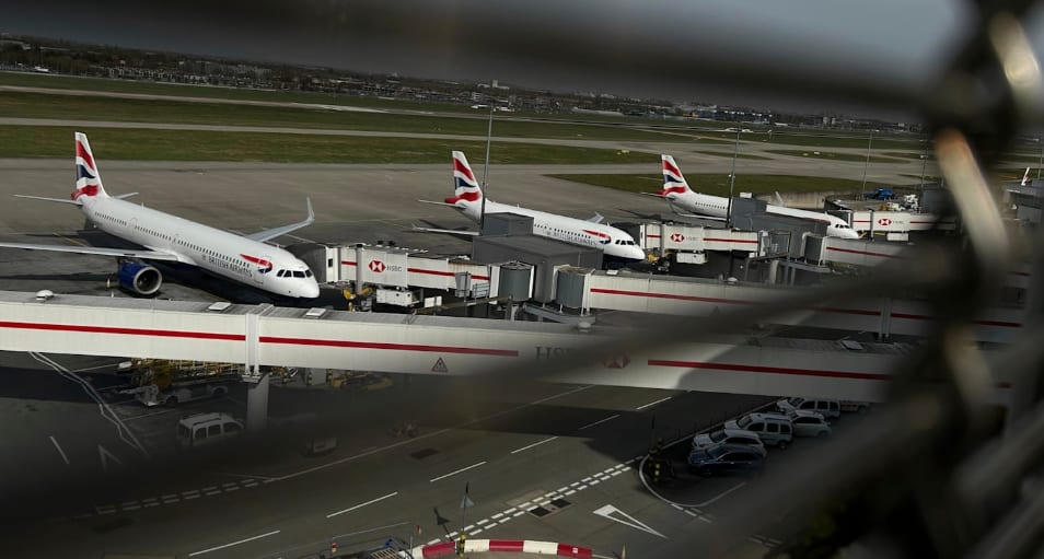 Stor insats på Heathrow – personer pepparsprejade