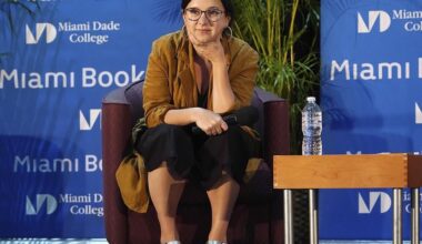 CBS bows again to Trump by shelving critical '60 Minutes' story