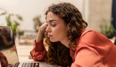 Aantal banen voor starters gehalveerd door opkomst AI: ‘Gaat veel talent verloren’