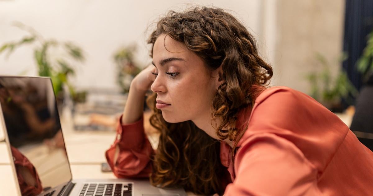 Aantal banen voor starters gehalveerd door opkomst AI: ‘Gaat veel talent verloren’