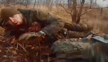 HD - Ukrainian FPV drones eliminate a number of Russian troops in the forests near Liman in the Donetsk region