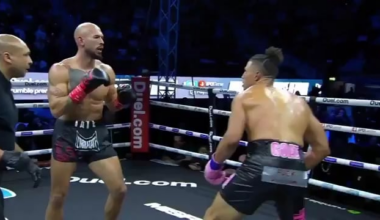 Andrew Tate a fost bătut măr de un boxer youtuber novice, Chase DeMoor