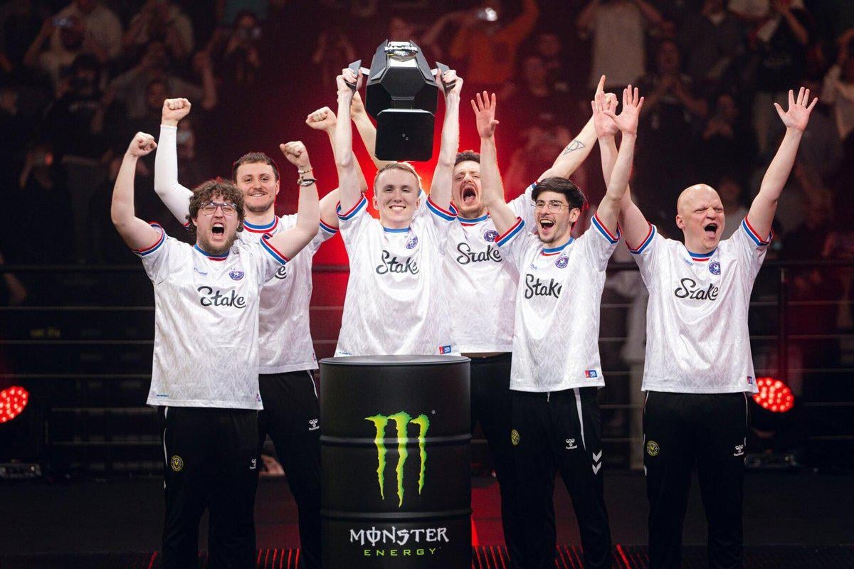 Why is Robin Kool not nominated for athlete of the year?