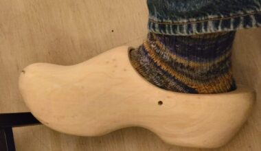 Cultureel erfgoed voor Sinterklaas gekregen! Zijn er nog meer mensen die nog houten schoeisel hebben/dragen?