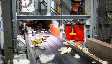 Inzamelaars afval slaan alarm over volle yoghurtpakken: al het afval plakt aan elkaar