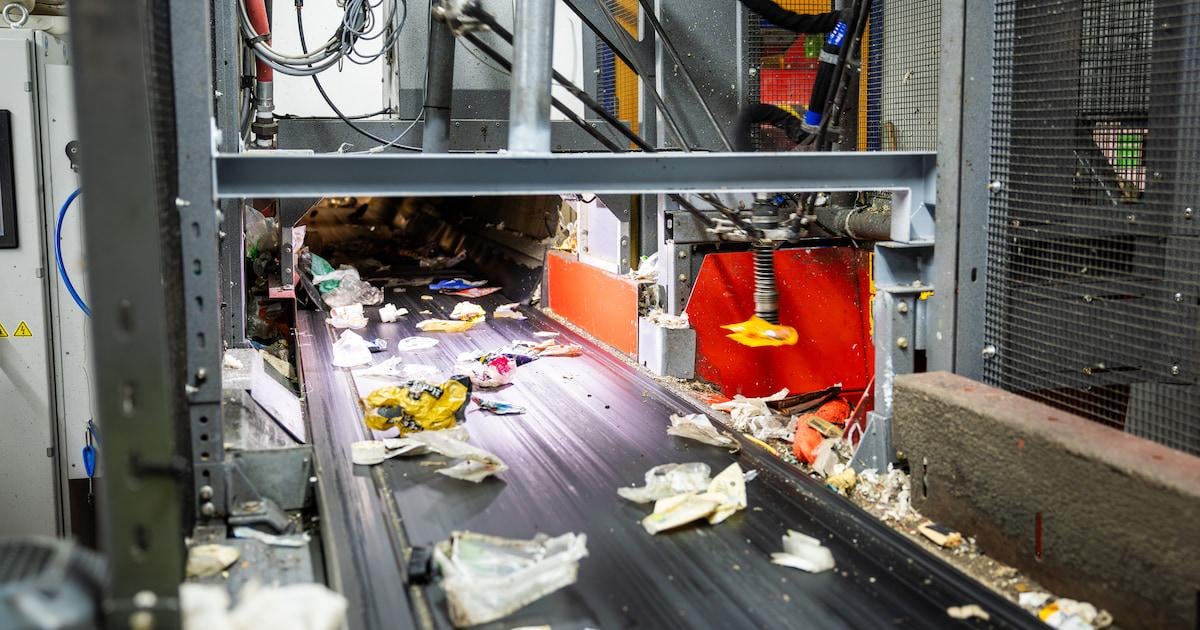 Inzamelaars afval slaan alarm over volle yoghurtpakken: al het afval plakt aan elkaar