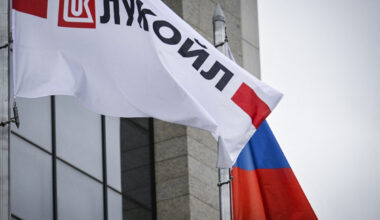 Russian Oil Export Revenues Tank for Third Consecutive Month