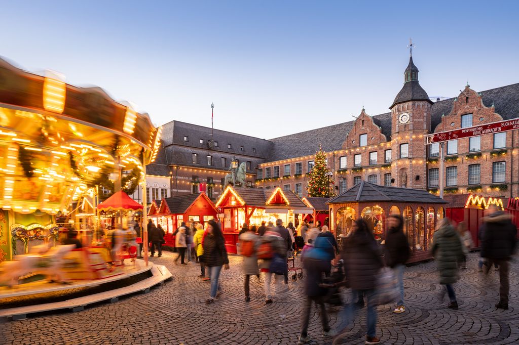 Christmas market at historic Town Hall (Altes Rathaus)
