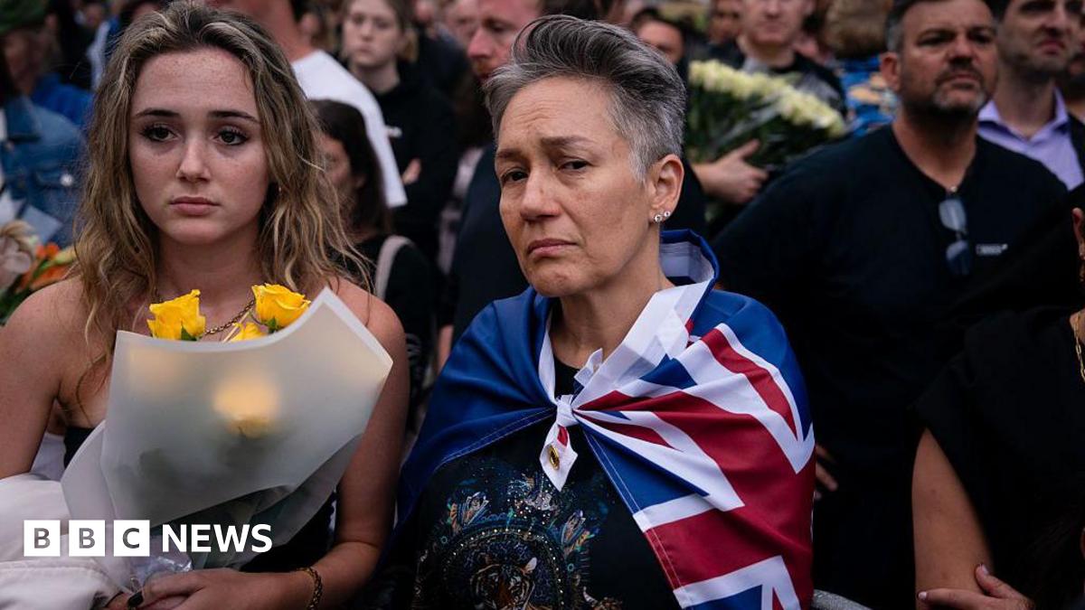 Bondi live updates: Three more victims named as Australian police investigate suspects' Philippines trip