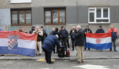 Kad prosvjed protiv zabrane Thompsona prekine reklama za hemoroide