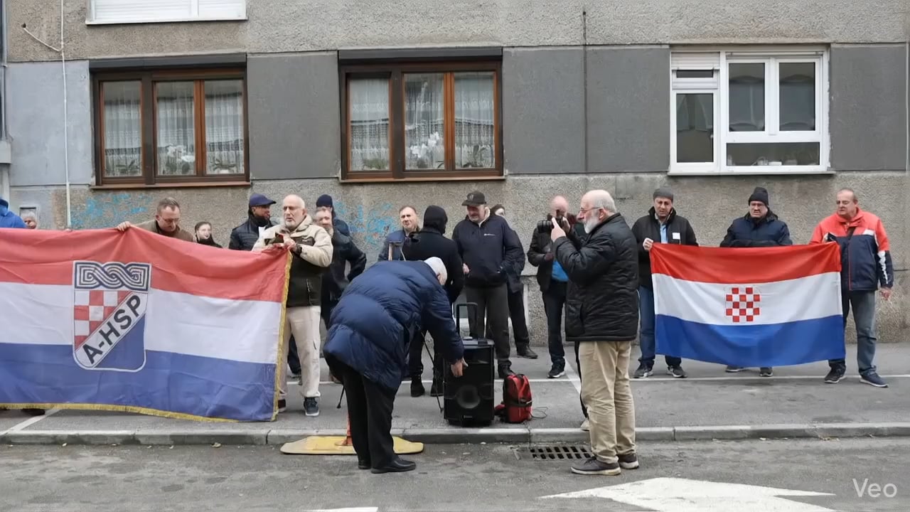 Kad prosvjed protiv zabrane Thompsona prekine reklama za hemoroide