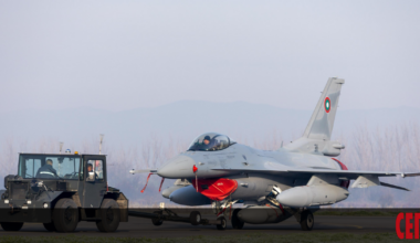 България се похвали с първите си 8 F-16, но без полети