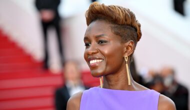 Cette caricature de Rokhaya Diallo par « Charlie Hebdo » indigne la gauche qui apporte son soutien à l’essayiste