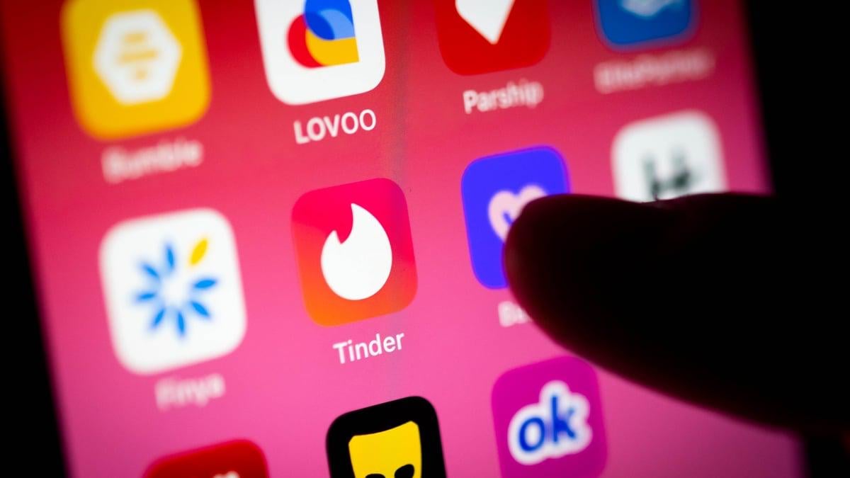 Tough j*b market has people using dating apps to get interviews