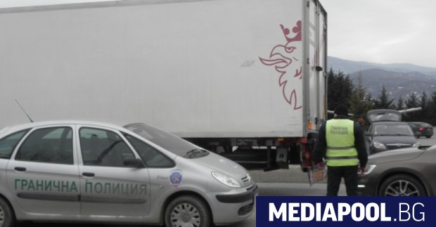 Гръцките фермери отново блокират границата с България