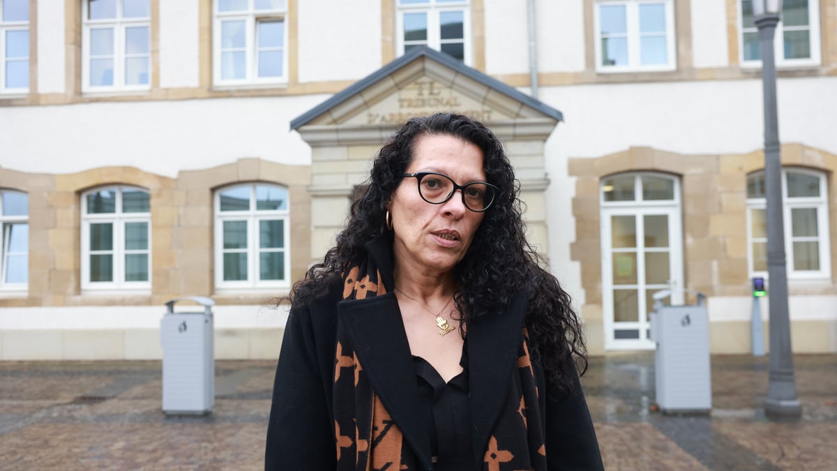 Marcos Schwester Fátima Santos vor dem Bezirksgericht in Luxemburg, nachdem das Urteil verlesen wurde.