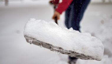 Norway to continue providing free buckets of salt and sand to residents in need