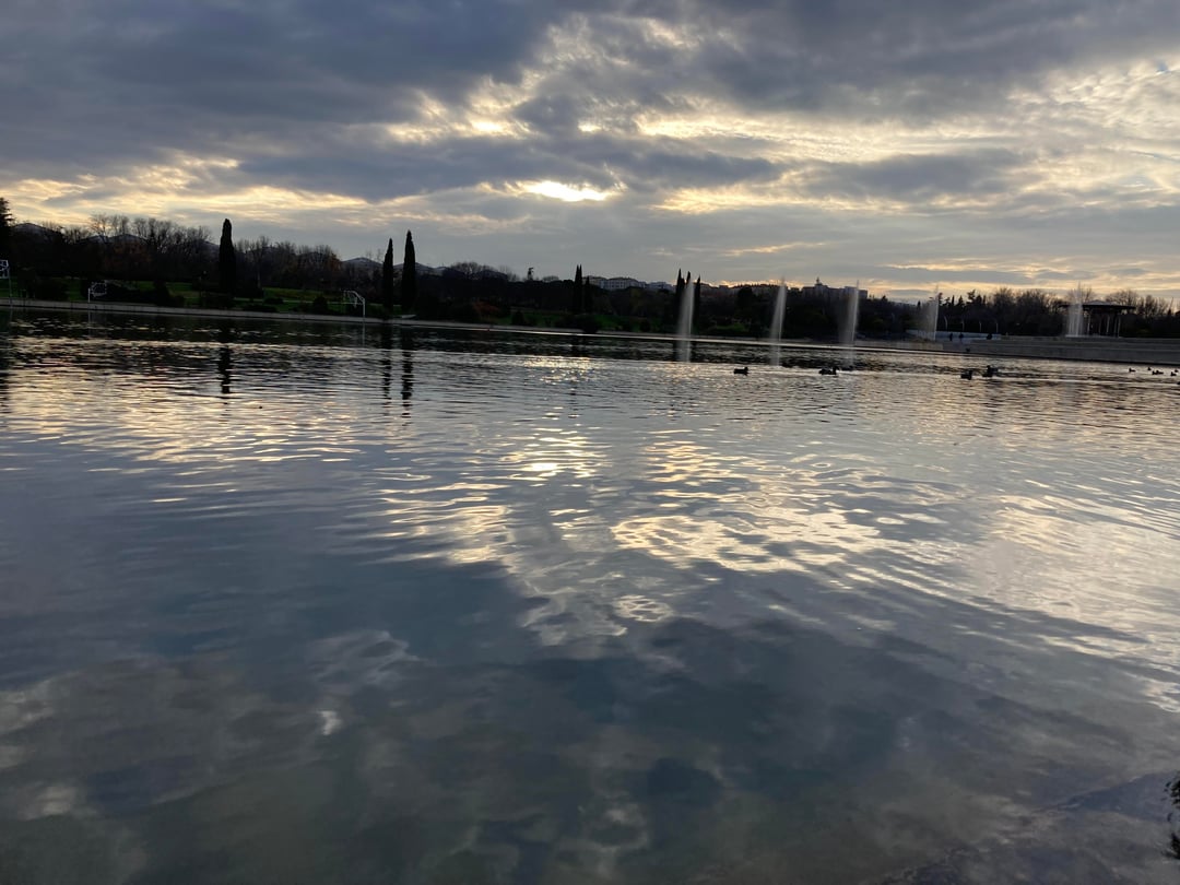 Un paseo en Parque de Pradolongo en madrid