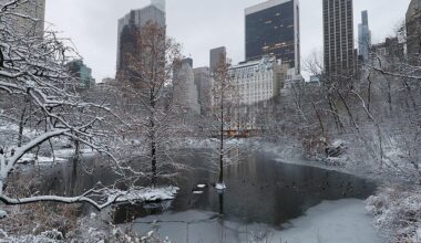 "Bomb cyclone" winter storm brings ice and snow, snarls thousands of flights. Maps show the latest forecast.