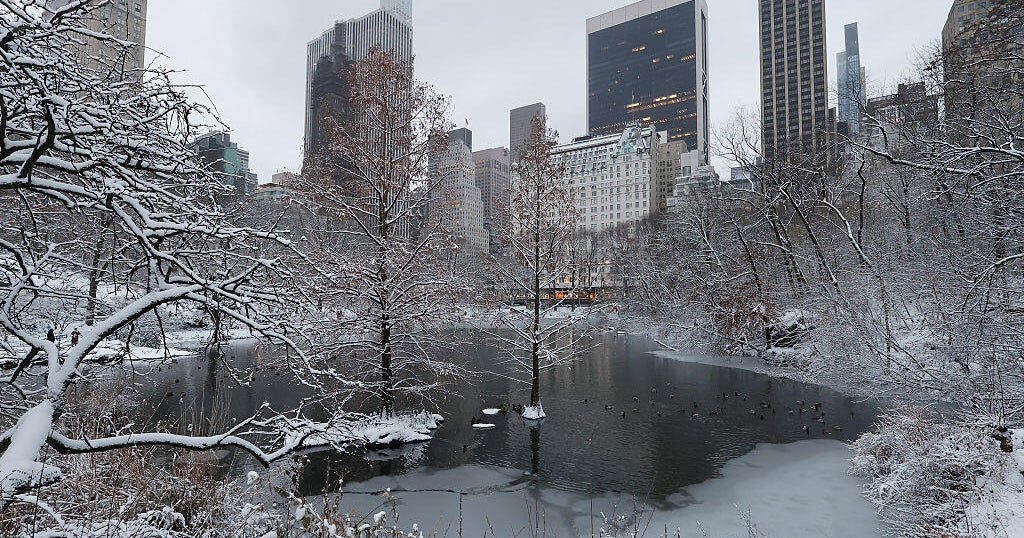 "Bomb cyclone" winter storm brings ice and snow, snarls thousands of flights. Maps show the latest forecast.