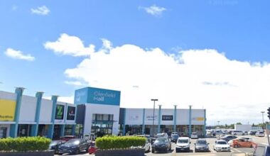 Trio 'violently assaulted' while trying to stop alleged mall shoplifters