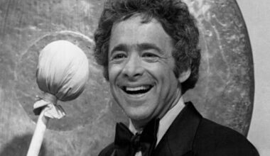 Sault mayor apologizes for ‘complete gong show’ council meeting