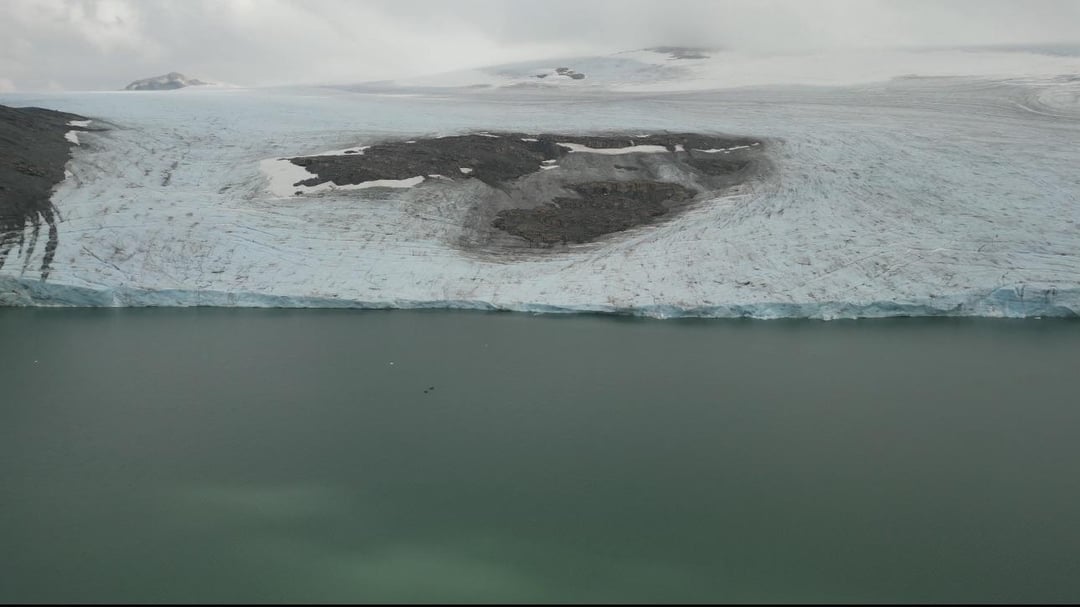 I spent 6 Days sleeping under the most beautiful Glacier in Norway