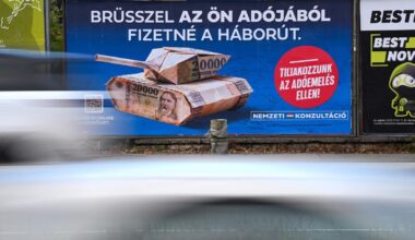 Annyira fölbosszantotta magát az iskolánál kirakott háborús plakáton a nagypapa, hogy elhatározta, hivatalos úton leszedeti onnan