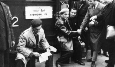 Il 20 Dicembre 1955 l'Italia e la Germania ovest firmarono il primo accordo per i lavoratori (Gastarbeiter), dando inizio alla seconda ondata migratoria italiana.