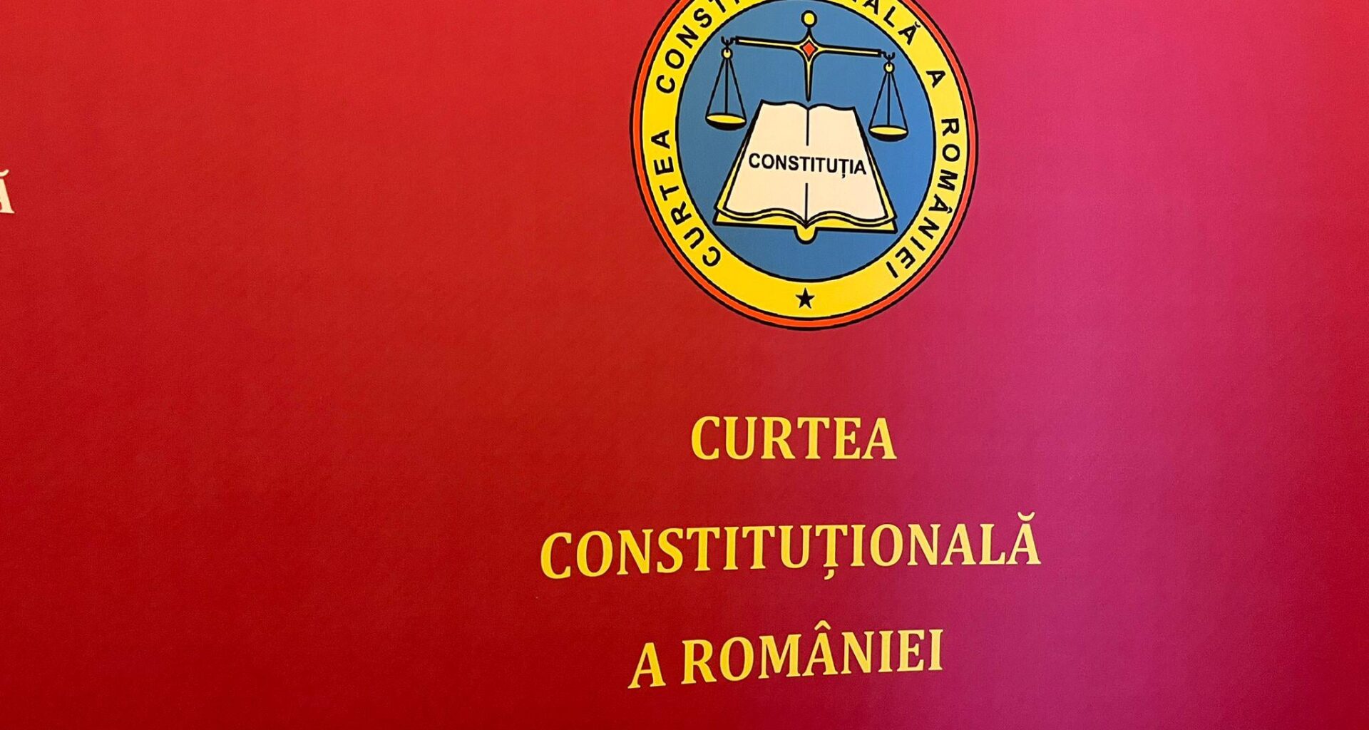 Un deputat USR vrea ca cei patru judecători CCR care au boicotat ultimele două ședințe să fie excluși / El explică și ce prevede legea de funcționare a Curții