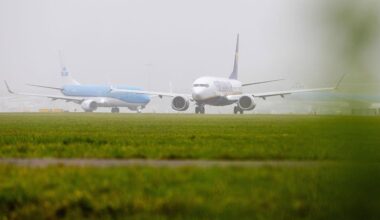 Schiphol mag van kabinet twee jaar doorvliegen zonder natuurvergunning