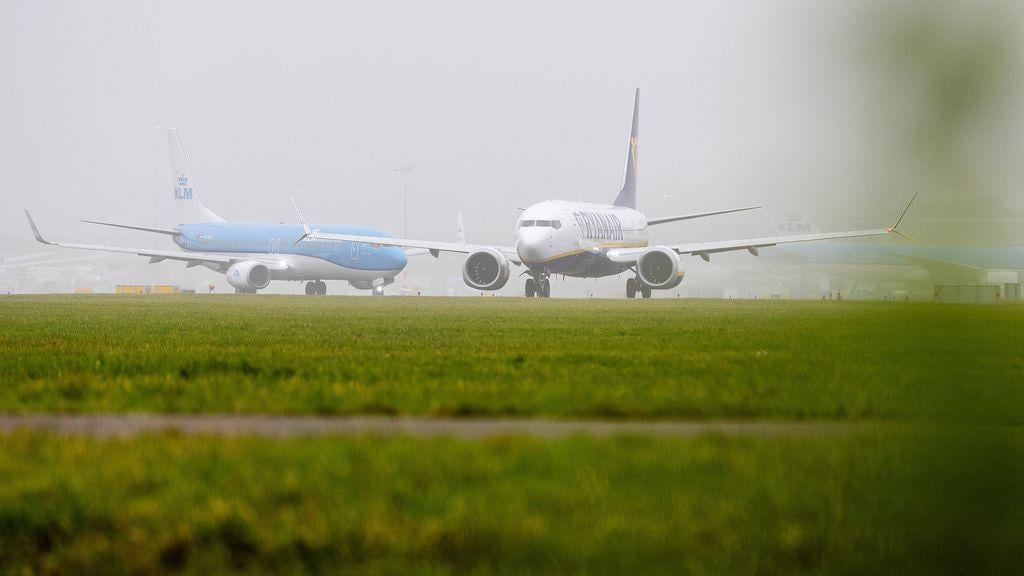 Schiphol mag van kabinet twee jaar doorvliegen zonder natuurvergunning