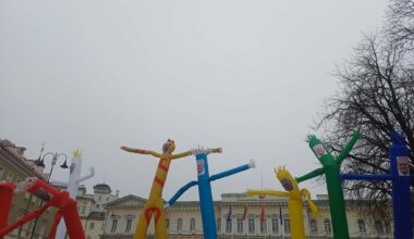 Prasideda kova už laisvą žodį. Instaliacija prie bestuburio rūmų.