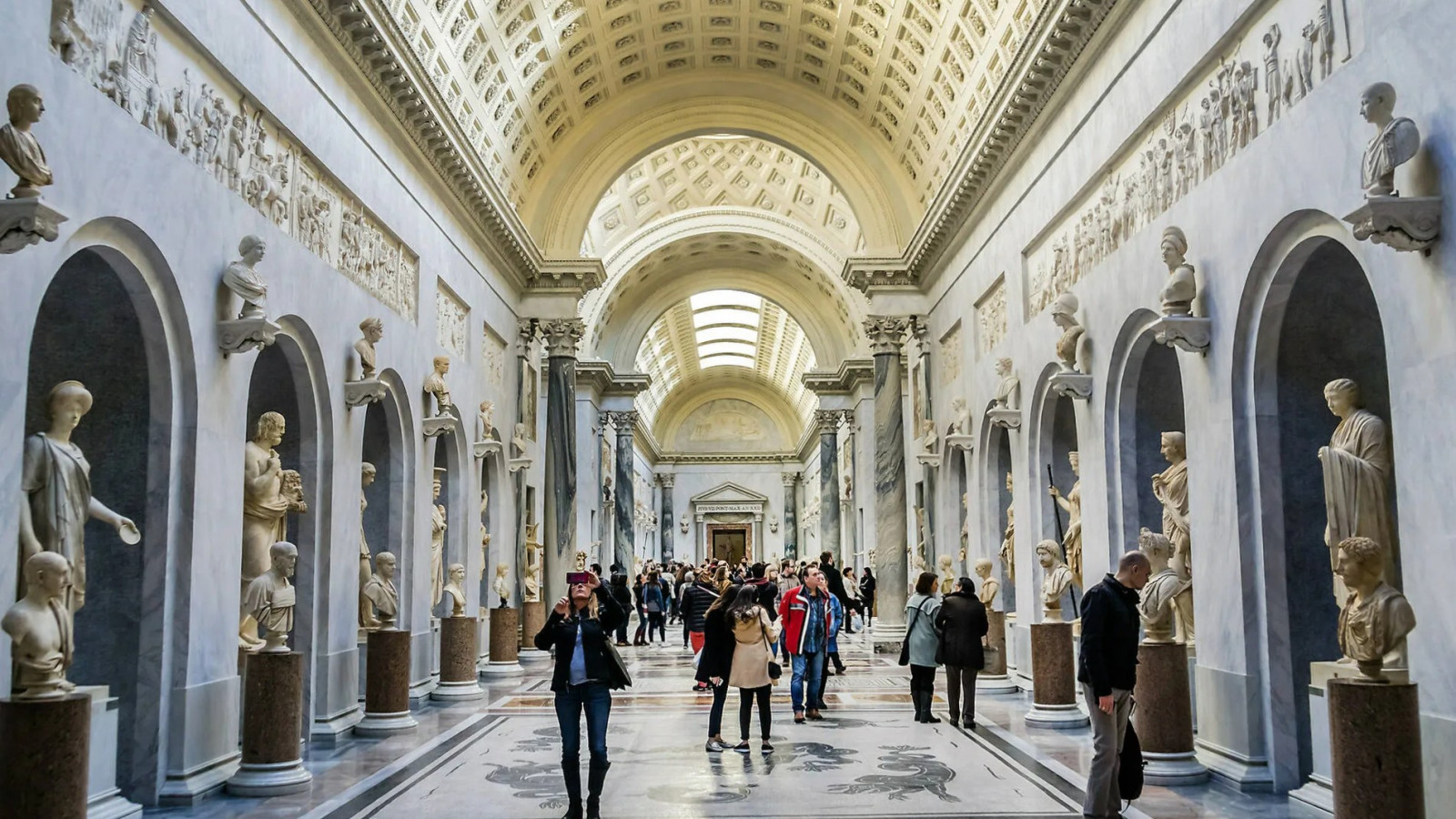 Despite its size, it remains a global centre of art and culture. Pope Leo X, in particular, was a major patron of the arts. 
