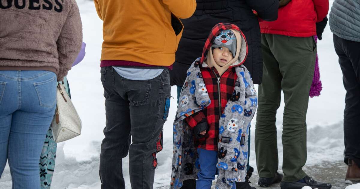 Hundreds rally in support of Iowa immigrants checking in with ICE in Cedar Rapids
