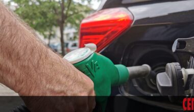 Шофьорите зареждат днес активно бензин заради спирането на ПОС терминалите